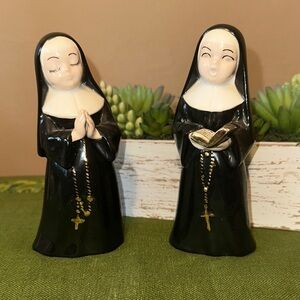 Vintage Holland Mold Pair Of Nun Figurines